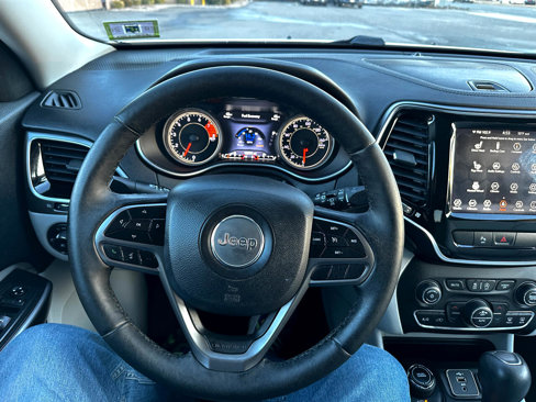 Used 2019 Jeep Cherokee Limited image 11