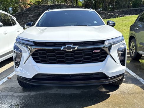 Used 2024 Chevrolet Trax RS w/ Driver Confidence Package image 2