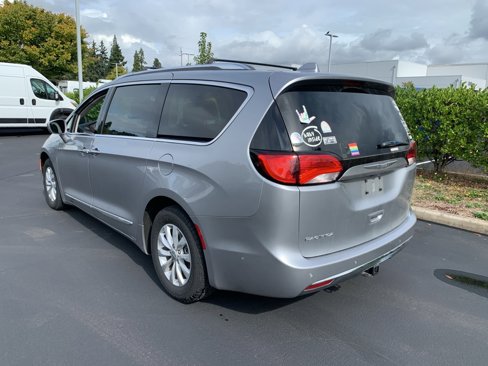 Used 2018 Chrysler Pacifica Touring-L Plus image 2