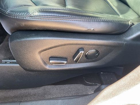Used 2017 Ford Explorer XLT w/ Equipment Group 202A image 10
