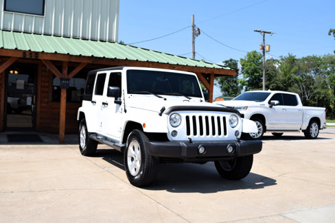 Used 2015 Jeep Wrangler Unlimited Sahara w/ Connectivity Group image 4