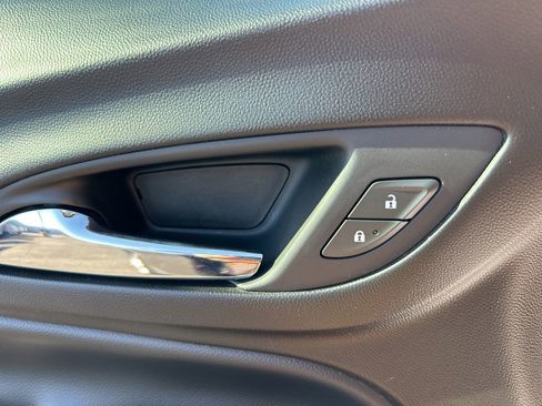 Used 2018 Chevrolet Equinox LT image 20
