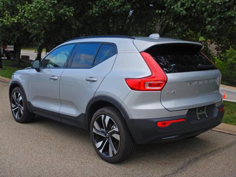 Used 2025 Volvo XC40 B5 Plus image 11