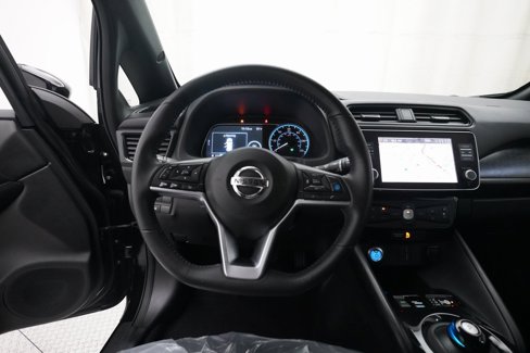 Used 2020 Nissan Leaf SV w/ SV Technology Package image 4