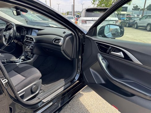 Used 2017 INFINITI QX30 image 18