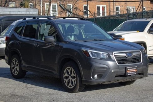 Used 2021 Subaru Forester Premium image 3