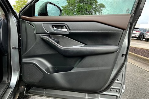 Used 2023 Nissan Rogue SL w/ SL Premium Package image 17