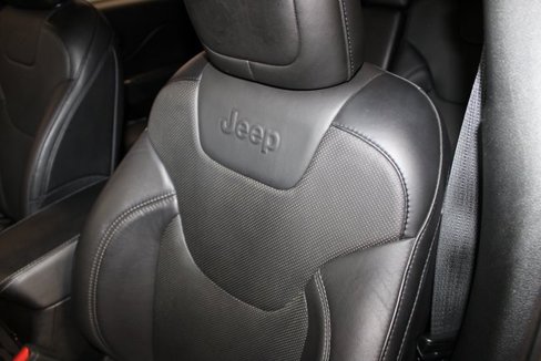 Used 2021 Jeep Cherokee Latitude Lux w/ Comfort/Convenience Group image 10