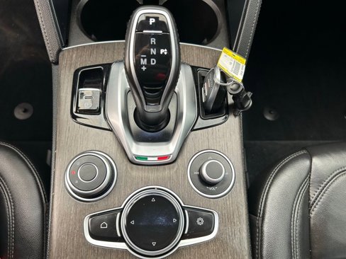 Used 2021 Alfa Romeo Stelvio Ti w/ Nero Edizione image 36