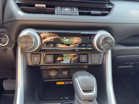 Used 2023 Toyota RAV4 XLE Premium image 19