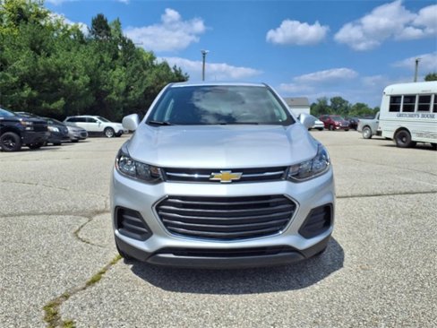 Used 2022 Chevrolet Trax LS w/ Tint and Cruise Package image 2