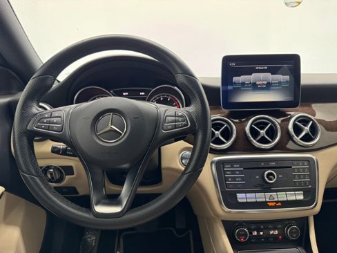 Used 2017 Mercedes-Benz CLA 250 image 3