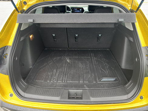 Used 2024 Chevrolet Trax ACTIV w/ Sunroof Package image 9