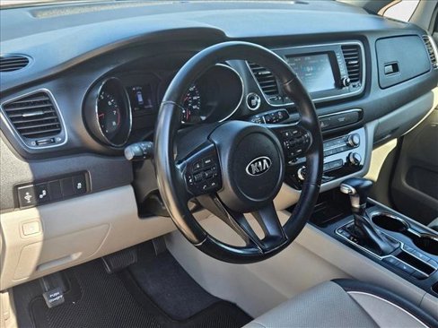 Used 2019 Kia Sedona EX image 10