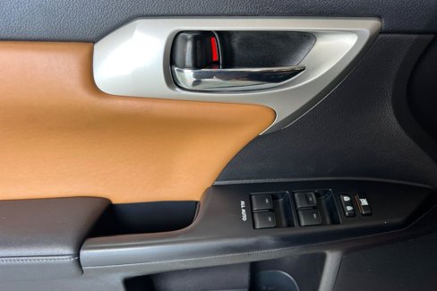 Used 2012 Lexus CT 200h image 11