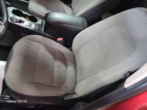 Used 2020 Ford Escape SE image 22