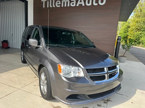 Used 2016 Dodge Grand Caravan SE image 1