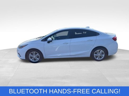 Used 2017 Chevrolet Cruze LT image 2