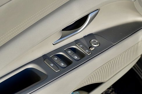 Certified 2024 Hyundai Elantra SEL image 22