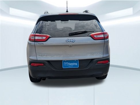 Used 2016 Jeep Cherokee Sport image 6