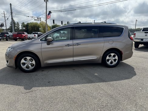 Used 2017 Chrysler Pacifica Touring-L Plus image 2