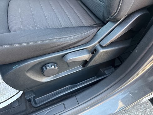 Used 2018 Ford Edge SE image 13