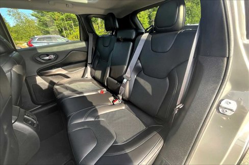 Used 2020 Jeep Cherokee Limited image 19