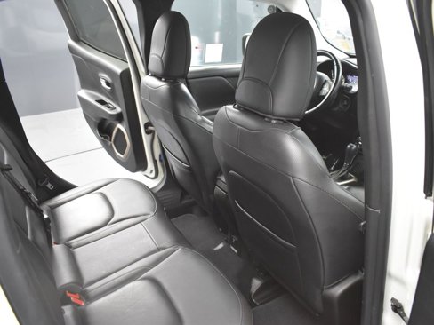 Used 2017 Jeep Renegade Limited image 18