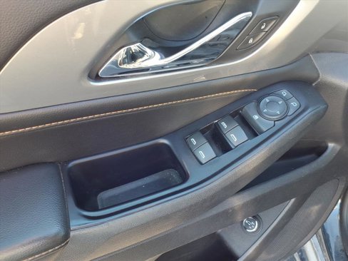 Used 2019 Chevrolet Traverse LT image 19