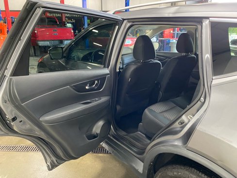 Used 2018 Nissan Rogue SV w/ Premium Package image 25