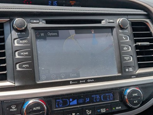 Used 2018 Toyota Highlander XLE image 24
