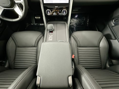 Certified 2025 Land Rover Discovery Dynamic SE image 22