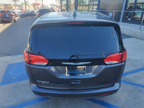 Used 2022 Chrysler Voyager LX image 10