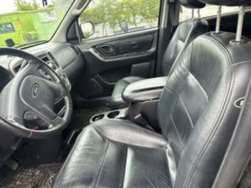 Used 2004 Ford Escape Limited image 9