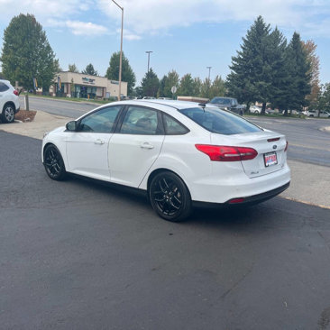 Used 2016 Ford Focus SE w/ Equipment Group 201A image 3