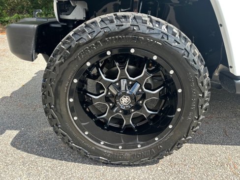 Used 2016 Jeep Wrangler Unlimited Sahara w/ Connectivity Group image 9