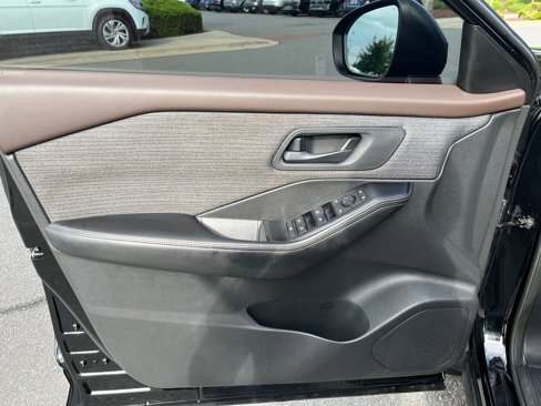 Used 2022 Nissan Rogue S image 10