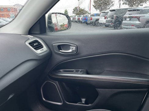 Used 2021 Jeep Compass Latitude image 30