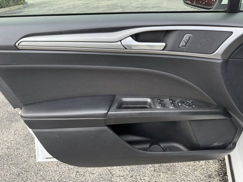 Used 2019 Ford Fusion SE image 19