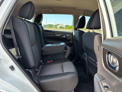 Used 2018 Nissan Rogue S image 17