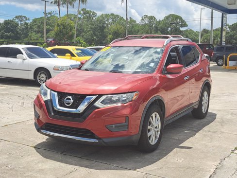 Used 2017 Nissan Rogue SV image 3