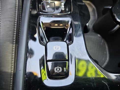 Certified 2023 Volvo XC40 B4 Plus image 26
