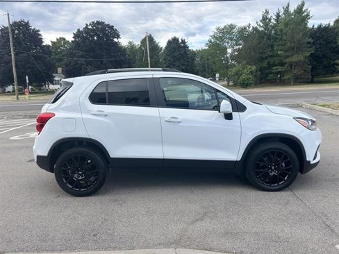 Certified 2022 Chevrolet Trax LT w/ Sport Edition image 7