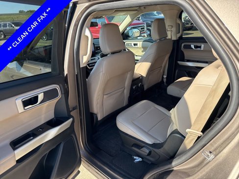 Used 2021 Ford Explorer XLT w/ Equipment Group 202A image 7