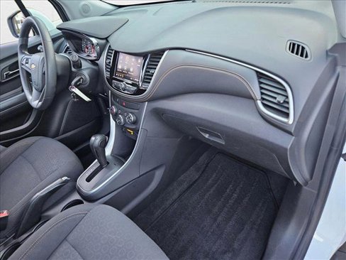 Used 2022 Chevrolet Trax LS w/ Tint and Cruise Package image 20