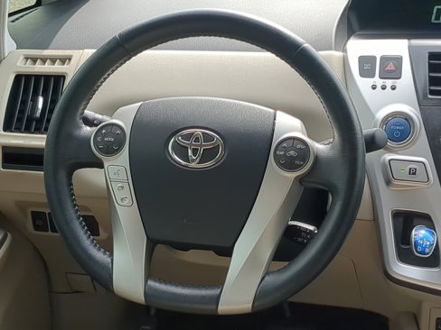Used 2013 Toyota Prius V Five image 22