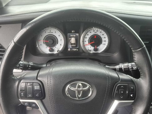 Used 2016 Toyota Sienna SE Premium image 13
