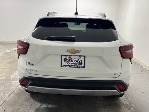 Used 2025 Chevrolet Trax LT w/ LT Convenience Package image 10