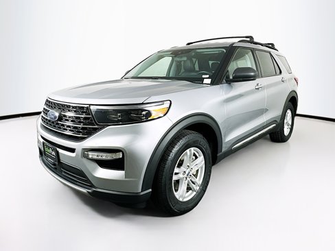 Used 2022 Ford Explorer XLT w/ Equipment Group 202A image 3