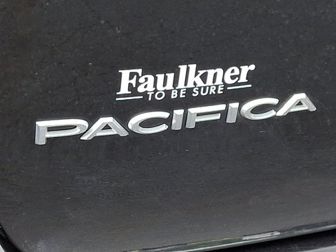 Used 2017 Chrysler Pacifica Touring-L Plus image 35